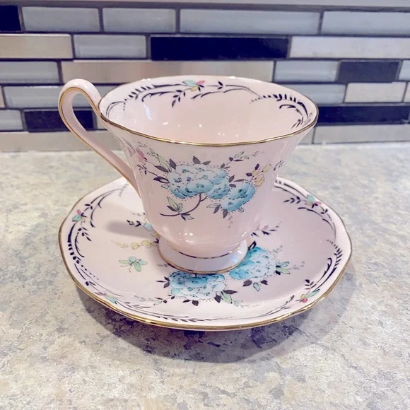 Tuscan Bone China Tea Cup & Saucer - Picture 2 of 6